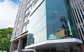 บีทู บางนา พรีเมียร์ โฮเต็ล (sha Extra Plus) Hotel 3*